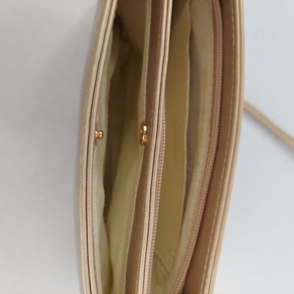 Vintage Bueno Champagne Gold Clutch Bag Price Firm - Picture 7 of 15